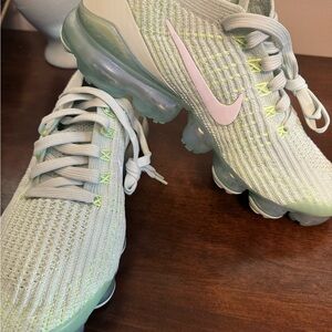 Nike Women's Air VaporMax Flyknit 3 in "Jade Aura"